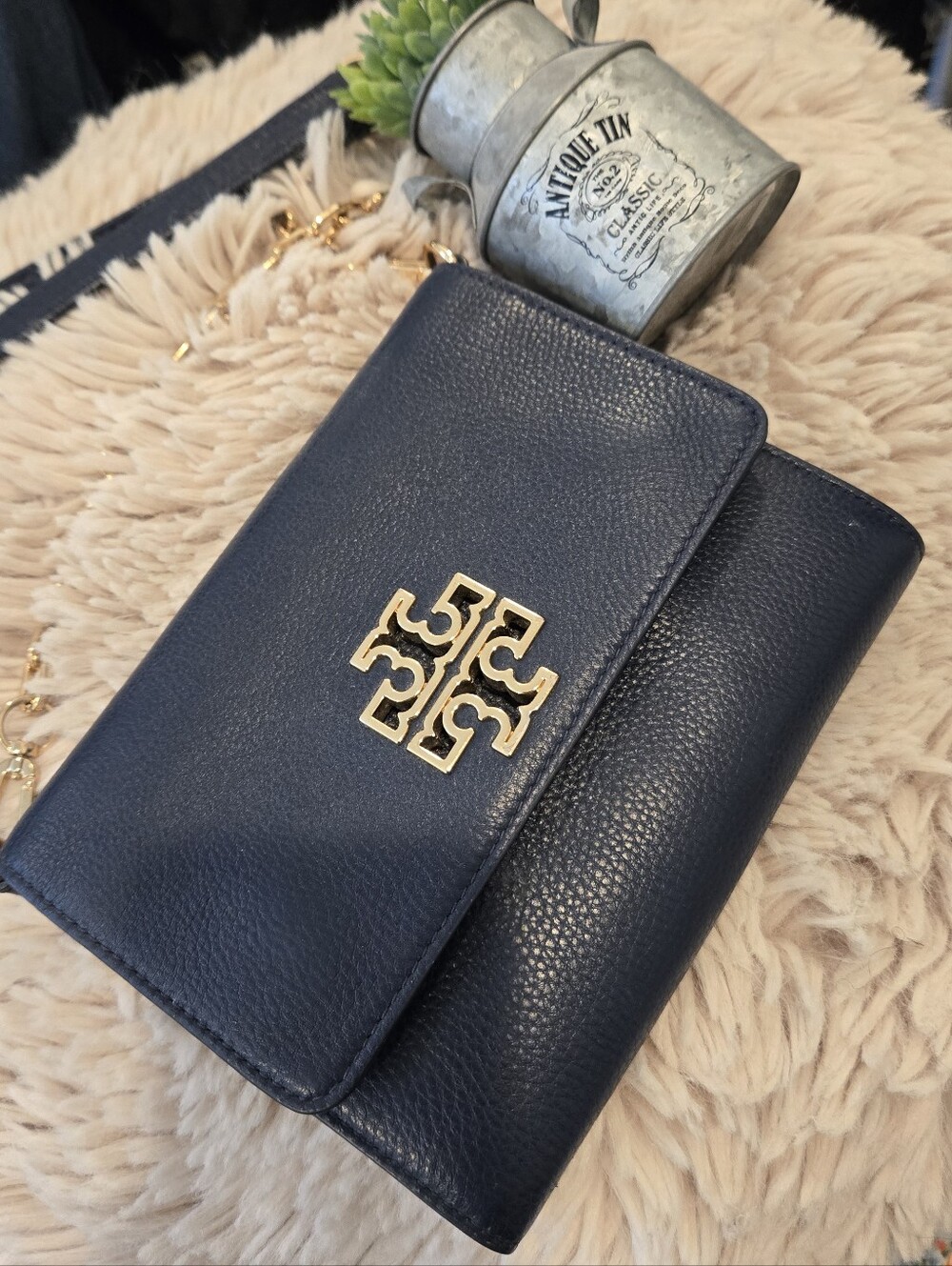 GUC, Tory Burch Navy Pebbled Leather Logo Crossbody bag with Gold Hardware